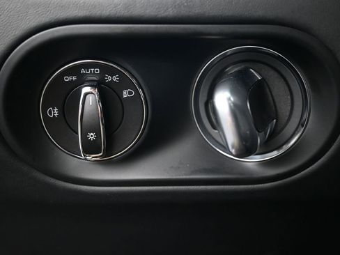 Used 2021 Porsche Macan Turbo image 24