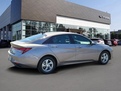 Certified 2023 Hyundai Elantra SE FWD image 2