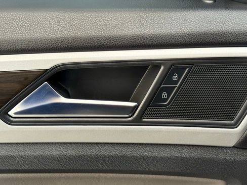 Used 2021 Volkswagen Atlas SE w/ Panoramic Sunroof Package image 34