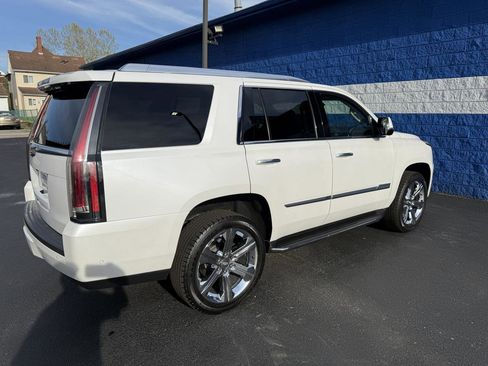 Used 2019 Cadillac Escalade Luxury AWD/4WD image 23
