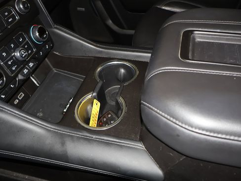 Used 2021 Chevrolet Tahoe Z71 image 32