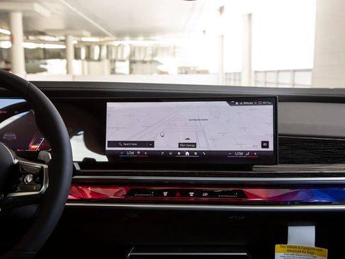 Certified 2025 BMW 760i xDrive w/ Executive Package image 12