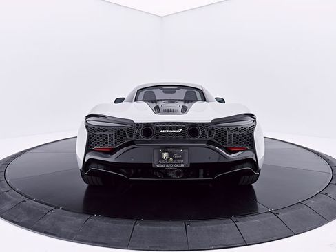 Used 2023 McLaren Artura RWD image 16