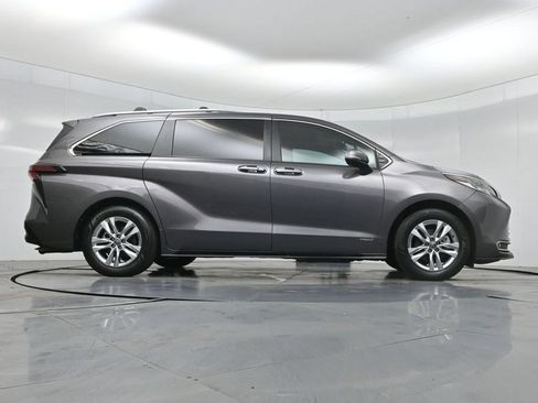 Used 2021 Toyota Sienna Limited FWD image 53