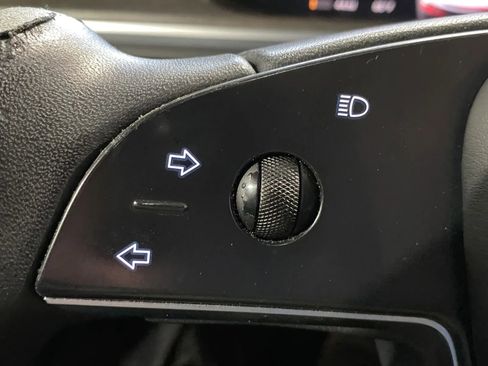 Used 2022 Tesla Model X image 18