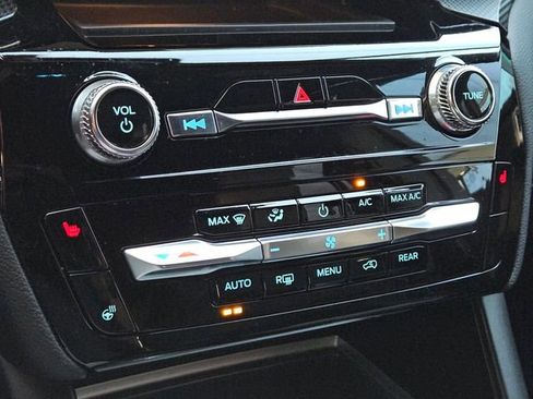 Used 2024 Ford Explorer ST-Line w/ Class IV Trailer Tow Package image 18