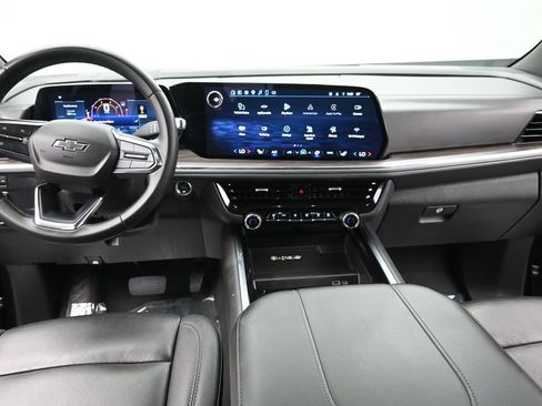 Used 2025 Chevrolet Suburban Z71 AWD/4WD image 13
