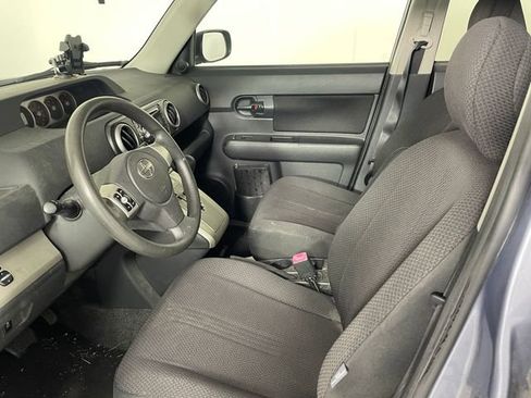 Used 2009 Scion xB FWD image 2