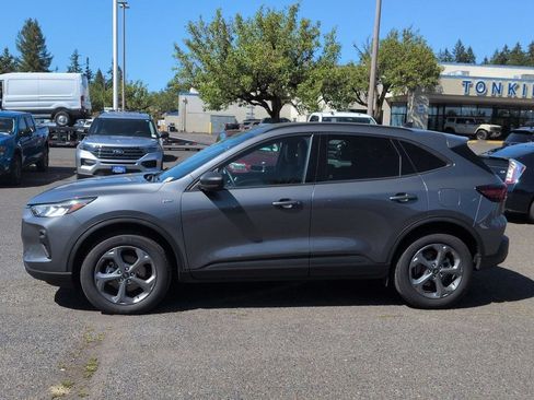 Used 2025 Ford Escape ST-Line AWD/4WD image 2