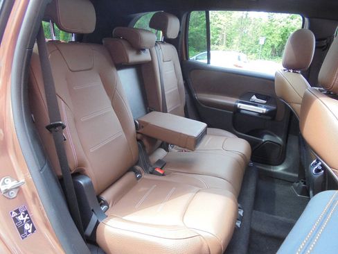 Used 2022 Mercedes-Benz GLB 250 4MATIC image 10