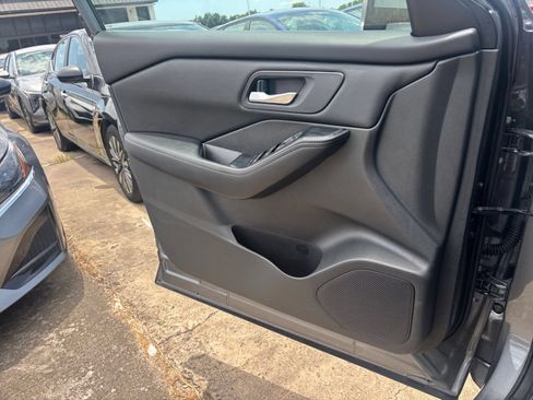 Used 2024 Nissan Rogue SV AWD/4WD image 18