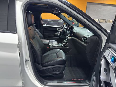 Used 2024 Ford Explorer ST w/ Technology Package image 20