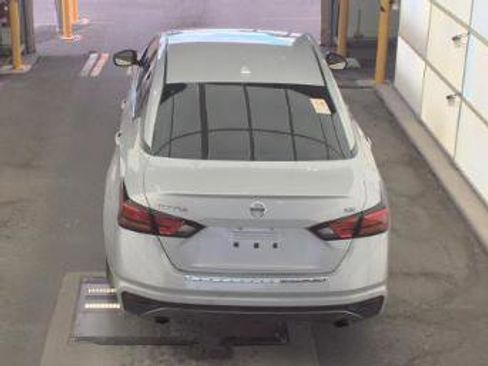 Used 2022 Nissan Altima 2.5 SR FWD image 9