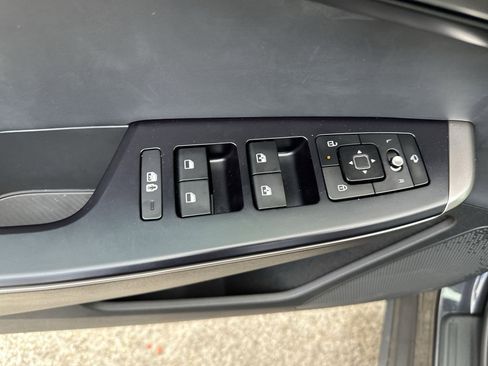 Used 2025 Kia EV6 Light w/ Light LR Technology Package RWD image 15