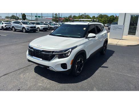 Used 2025 Kia Seltos EX w/ EX Sunroof Package FWD image 2