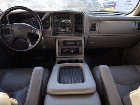 Used 2006 GMC Sierra 2500 SLT w/ Heavy-Duty Power Package image 17