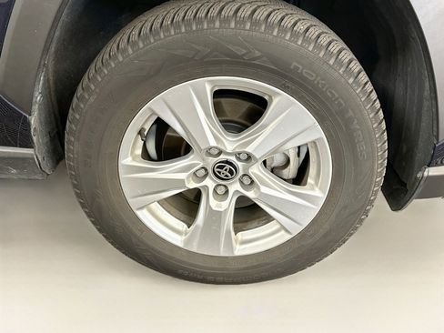 Used 2020 Toyota RAV4 XLE w/ Convenience Package AWD/4WD image 11