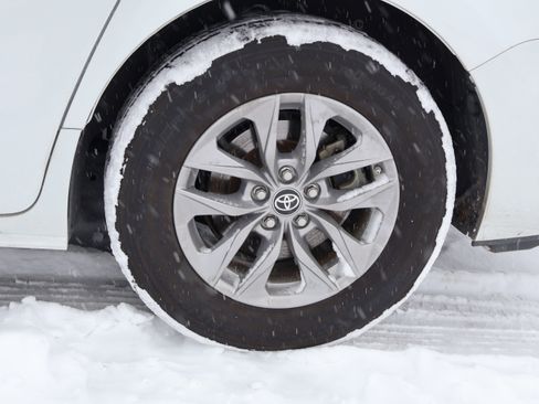 Used 2024 Toyota Sienna XLE image 43