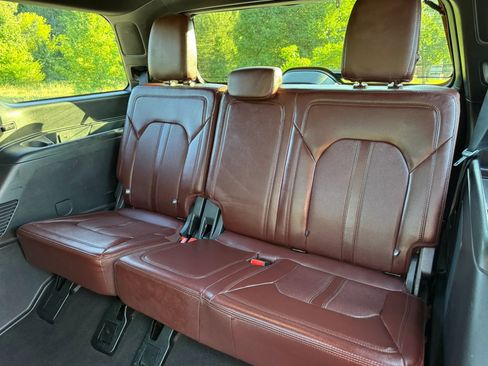 Used 2024 Ford Expedition Limited RWD image 12