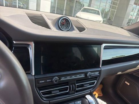 Used 2021 Porsche Macan AWD/4WD image 2