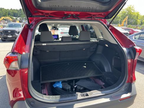 Used 2025 Toyota RAV4 XLE AWD/4WD image 24