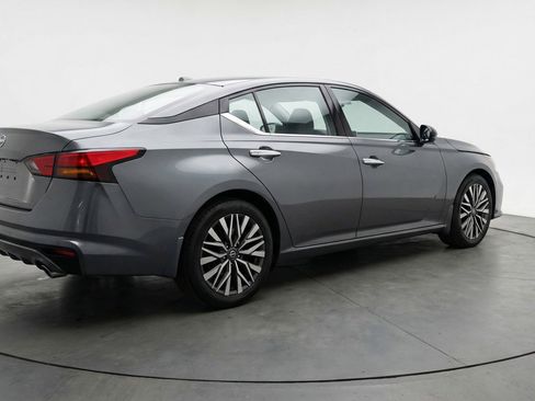 Used 2025 Nissan Altima 2.5 SV image 9