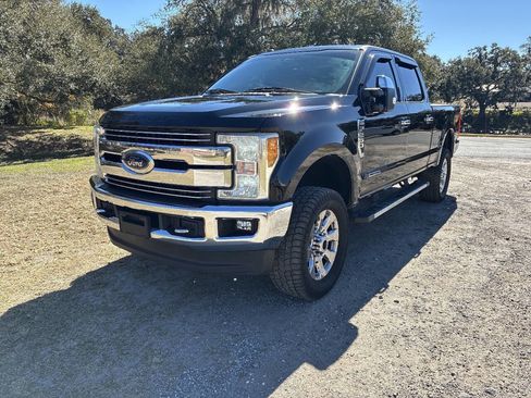 Used 2017 Ford F250 Lariat w/ Chrome Package image 4