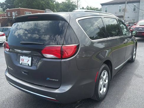 Used 2017 Chrysler Pacifica Platinum FWD image 5