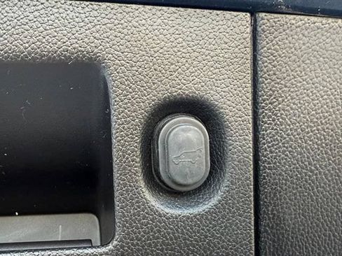 Used 2020 Chevrolet Suburban LT AWD/4WD image 9