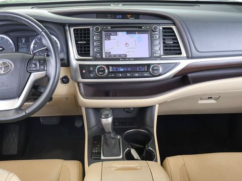 Used 2016 Toyota Highlander Limited FWD image 17