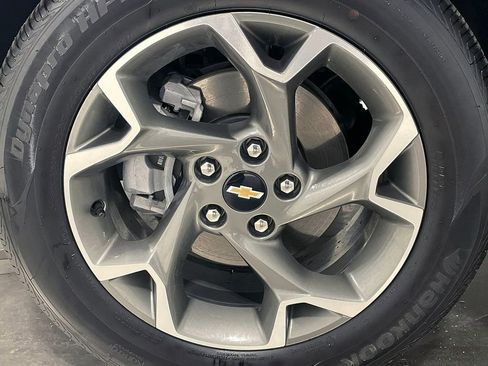 Used 2025 Chevrolet Trax LT w/ LT Convenience Package image 18