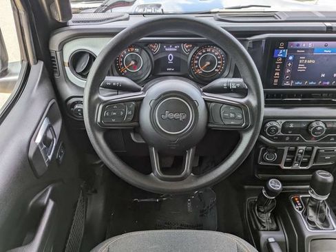 Used 2025 Jeep Gladiator Sport AWD/4WD image 17
