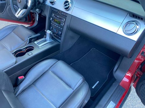 Used 2009 Ford Mustang Convertible image 21