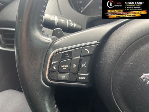 Used 2018 Jaguar F-PACE Premium image 27