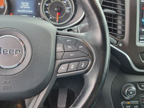Used 2019 Jeep Cherokee Trailhawk AWD/4WD image 18