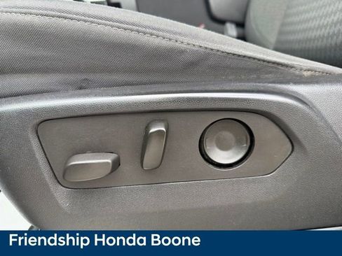 Used 2022 Chevrolet Silverado 1500 LT image 17