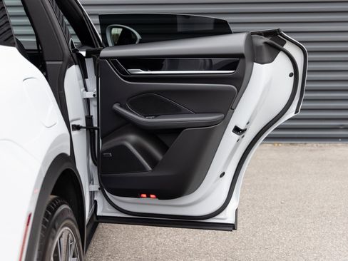 Used 2025 Porsche Macan Electric image 28