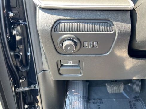 New 2025 Jeep Wagoneer 4WD w/ HD Trailer Tow Package image 15