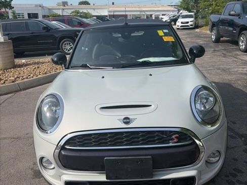 Used 2019 MINI Cooper S w/ Signature Upholstery Package FWD image 2