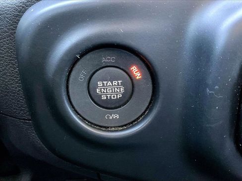 Certified 2022 Jeep Gladiator Sport AWD/4WD image 28