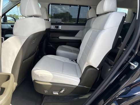 Used 2024 Hyundai Santa Fe Calligraphy AWD/4WD image 9