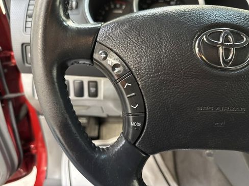 Used 2010 Toyota Tacoma Base image 17