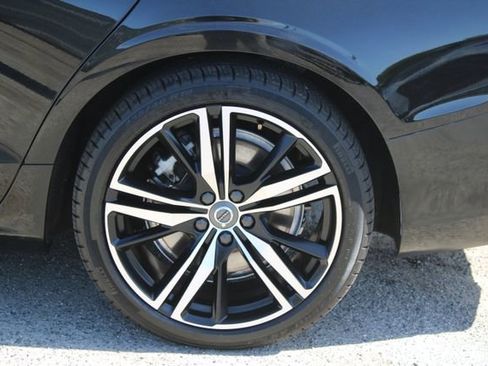 Used 2021 Volvo S60 T8 R-Design AWD/4WD image 7
