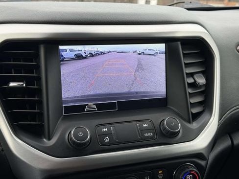 Certified 2023 GMC Acadia SLE w/ Driver Convenience Package image 3