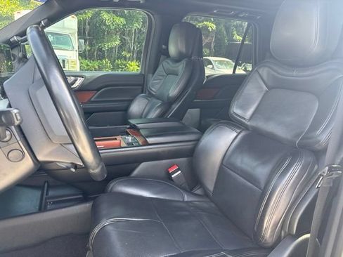 Used 2020 Lincoln Navigator L Reserve w/ Luxury Package AWD/4WD image 6