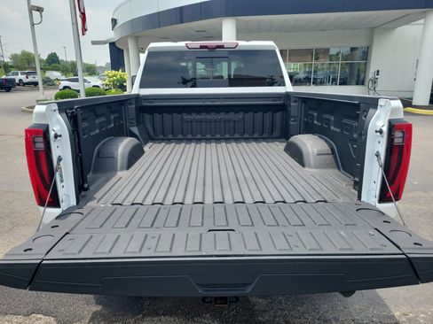 Used 2024 GMC Sierra 2500 Denali Ultimate AWD/4WD image 8