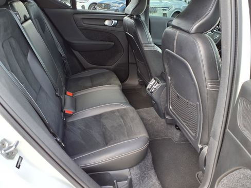 Used 2022 Volvo XC40 T5 R-Design w/ Advanced Package image 15