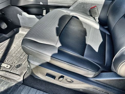 Used 2025 Ford F150 Lariat w/ Equipment Group 502A High image 25