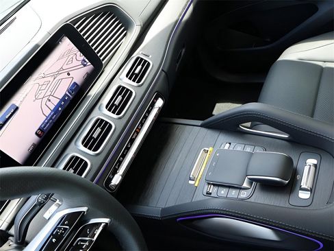 Certified 2025 Mercedes-Benz GLS 450 4MATIC image 22