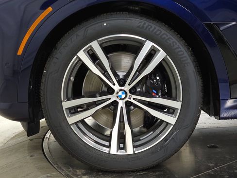 Used 2026 BMW X7 xDrive40i w/ M Sport Package AWD/4WD image 8